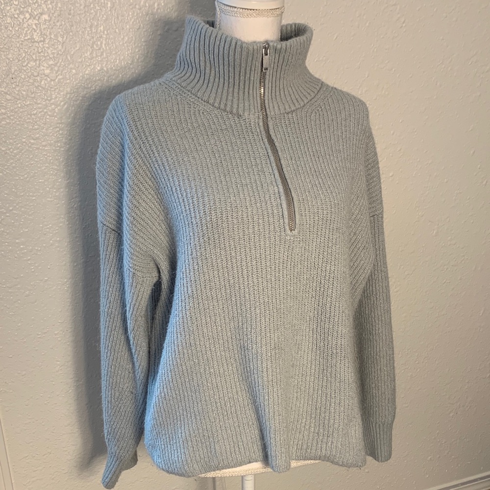 Old Navy women’s medium Cozy Gray Women's Sweater - Picture 3 of 10